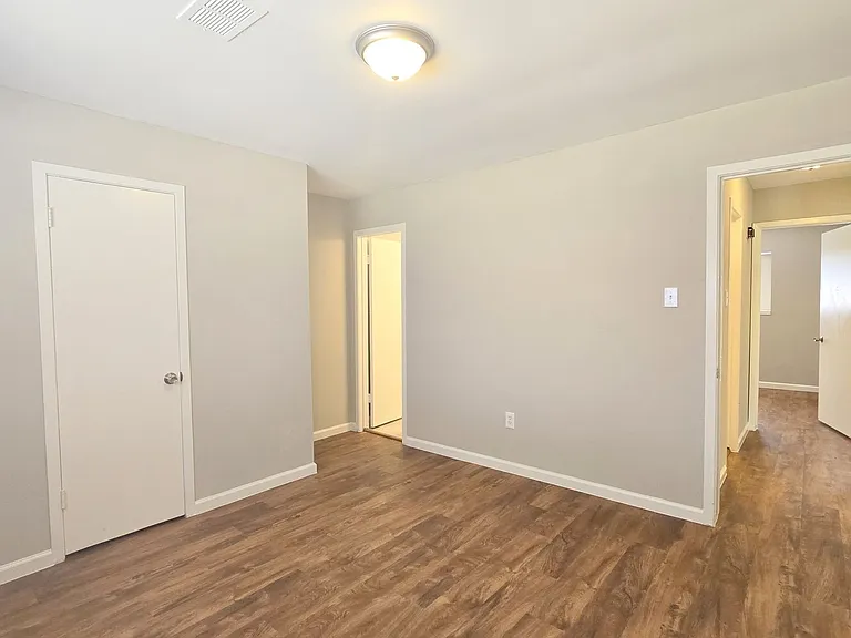 5404 Hazel St — Photo 9