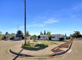 425 Scotts Glen Dr, Springfield, OR 97477