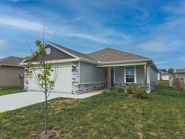 622 N Pecan St — Photo 2