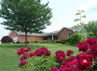 104 Skyline Dr, Dandridge, TN 37725