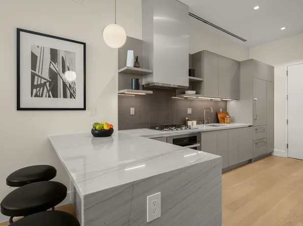 435 West 19th Street image 3 of 9