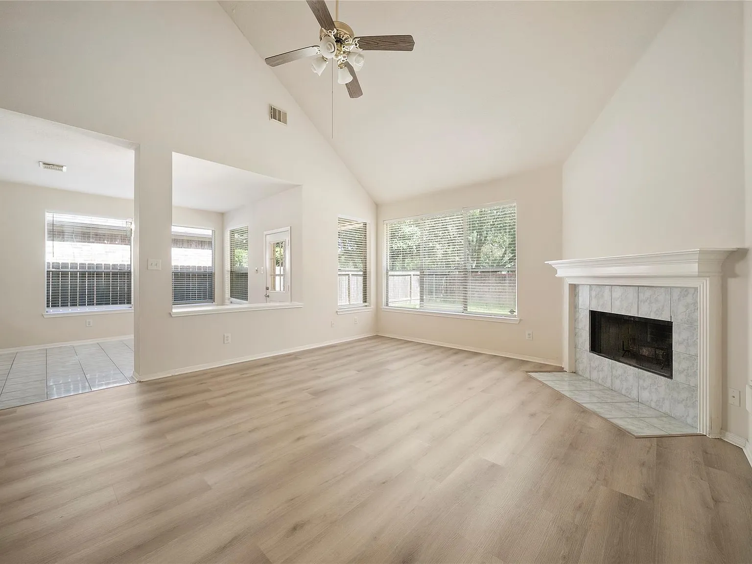 4 bed, 2.5 bath, 6325 sqft, $2,345 — Photo 3