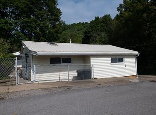 136 Locust St, Mc Kees Rocks, PA 15136