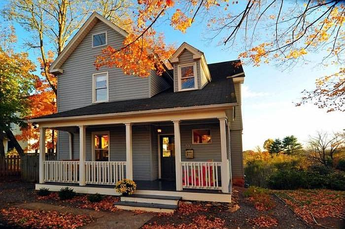 Arts and Crafts Home with