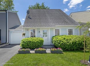 29W473 Blackthorn Ln, Warrenville, IL 60555