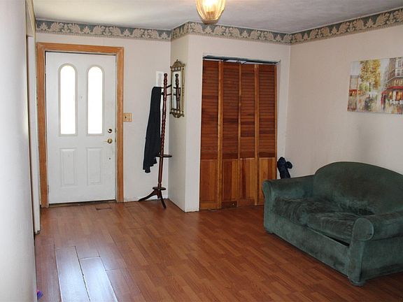 3rd image of 33 Hurtin St