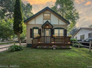 1177 Clearwater Blvd, White Lake, MI
