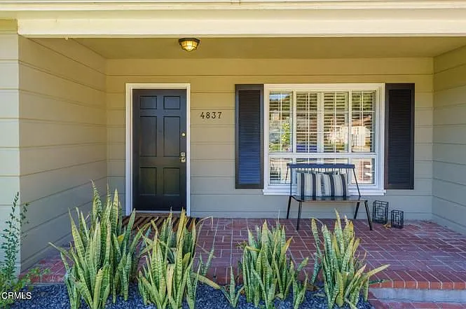 4837 Crown Ave — Photo 3