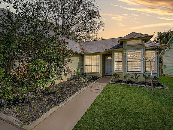 3rd image of 9839 Briar Ridge Dr