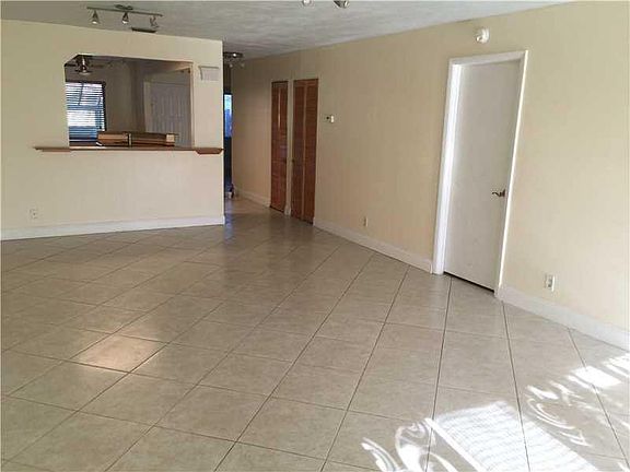 5th image of 460 Lakeview Dr APT 3