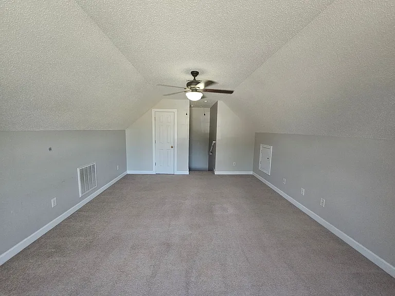 140 Patricia Ct — Photo 18