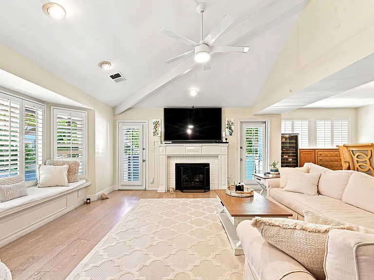 18721 Hatteras St #5 — Photo 17