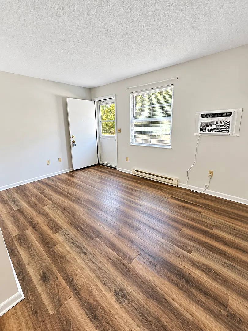One Bedroom Apartment for Rent — Photo 2