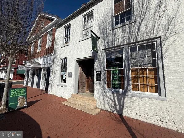319 William St APT B, Fredericksburg, VA 22401