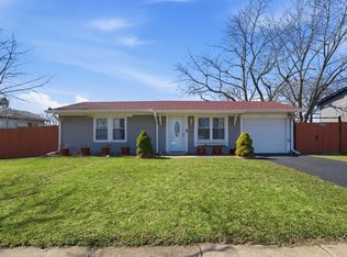 175 Creekside Dr, Bolingbrook, IL 60440