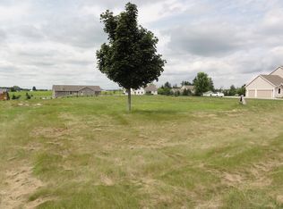 176 Hunters Xing N, Slinger, WI 53086