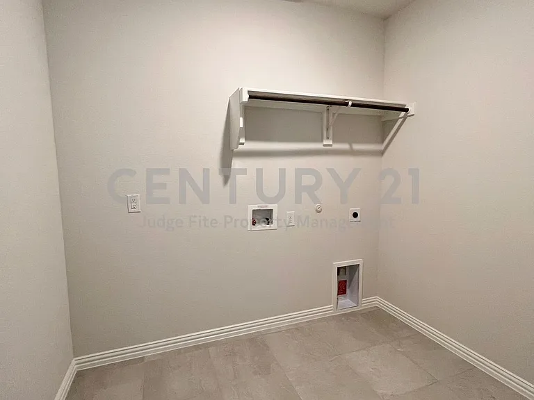 1310 Sundance Ln — Photo 15