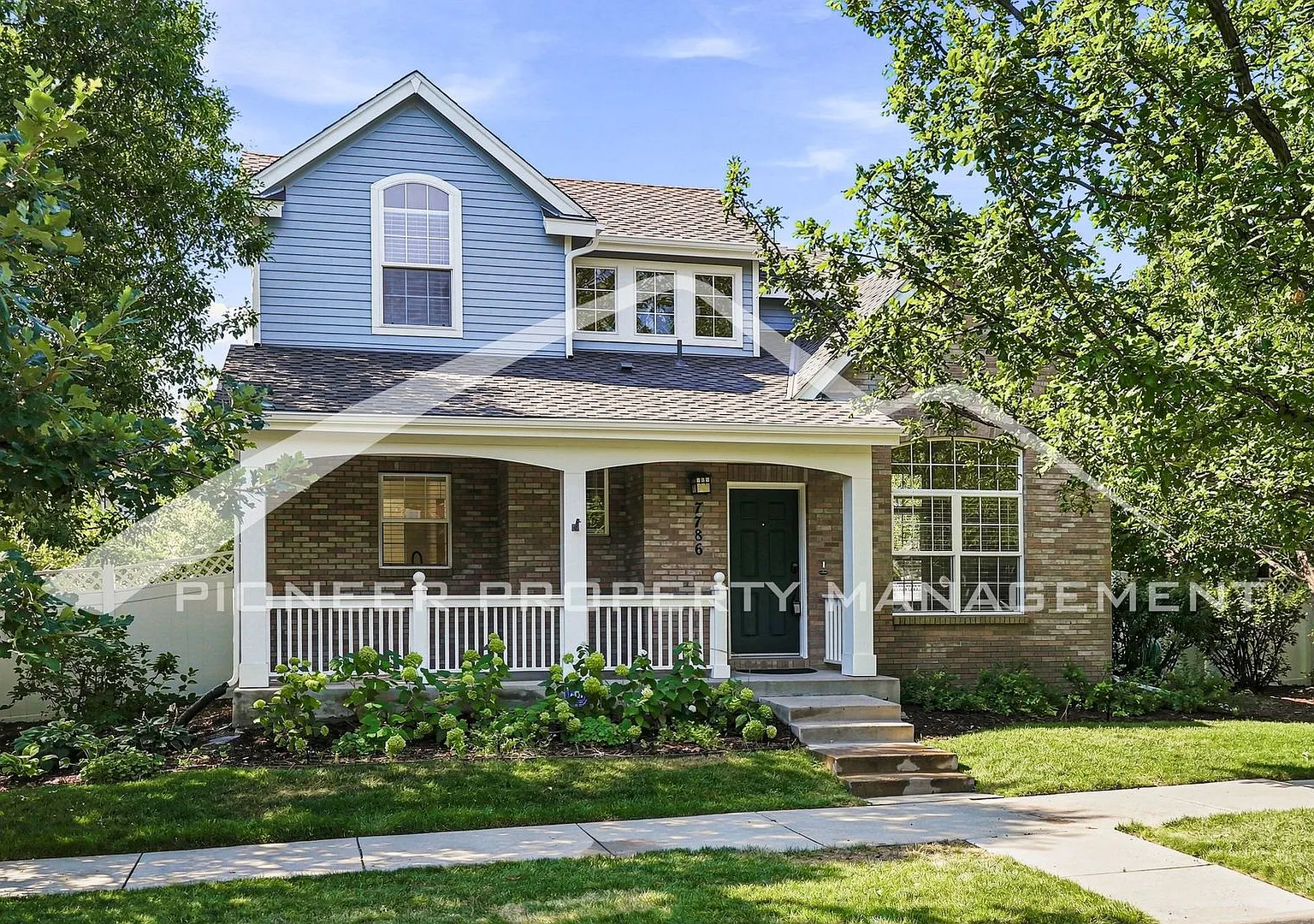 Gorgeous Home with Central AC and Washer/Dryer — Photo 1