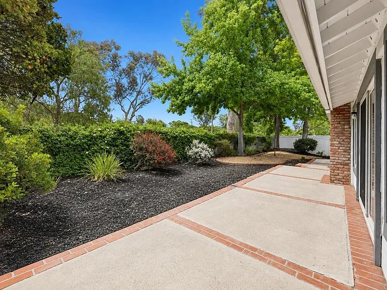 726 Santa Rufina Dr — Photo 5