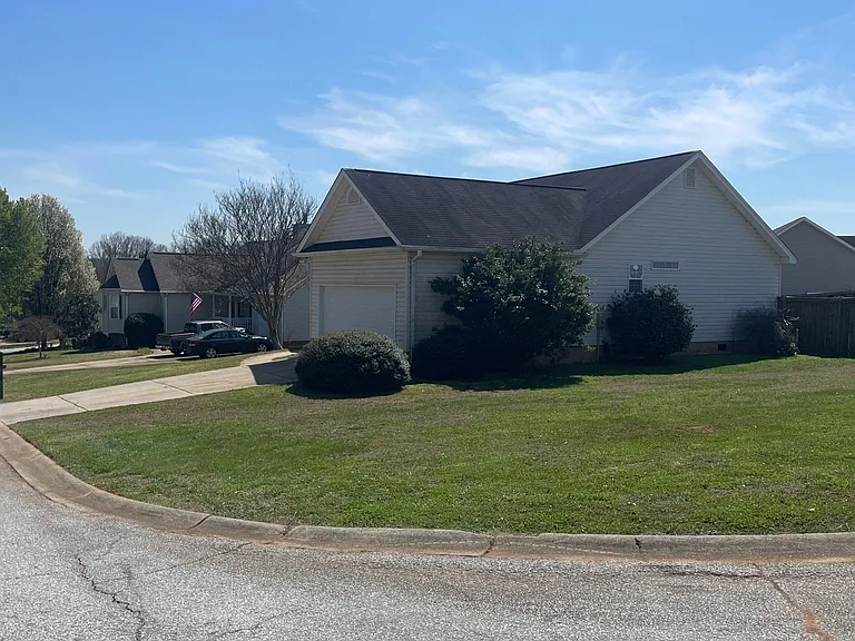 500 Lake Lennox Dr — Photo 3