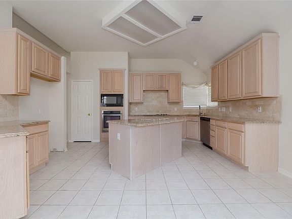 3rd image of 3012 Buena Vista Dr