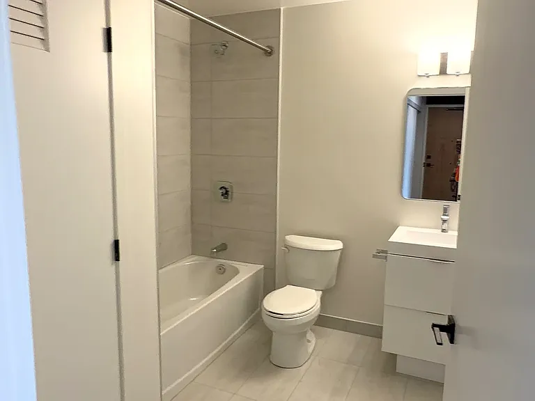 33 Erie Ave #1003 — Photo 4