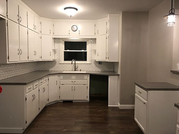 Kitchen - Plentiful storage