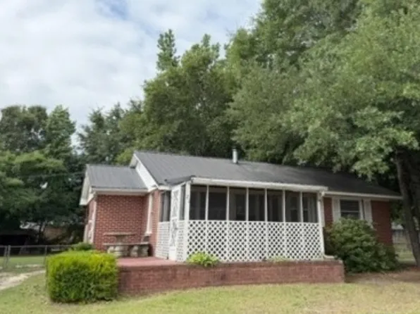 21 Manor Rd, Cheraw, SC 29520