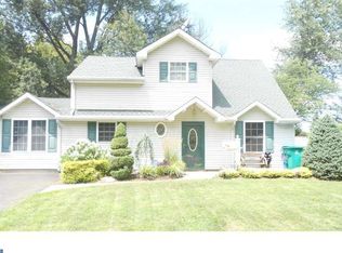 143 Red Cedar Dr, Levittown, PA 19055