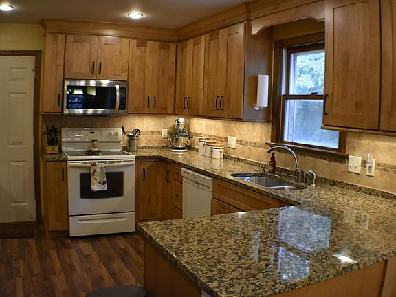 3rd image of 3765 Springetts Dr