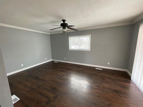 4th image of 2182 Encino Dr