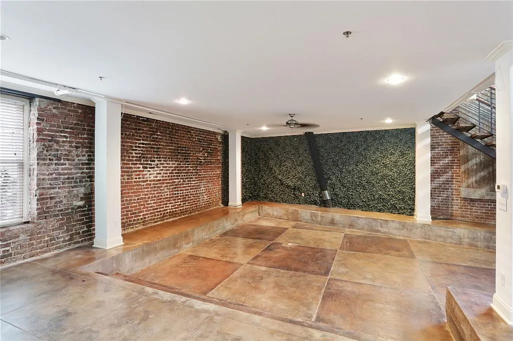 320 Peters St SW — Photo 3