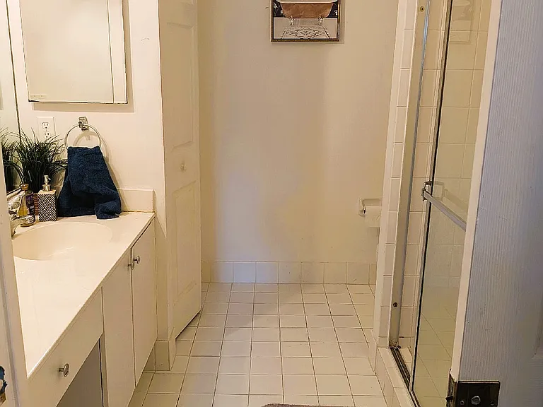 721 NW 42nd Ave — Photo 3