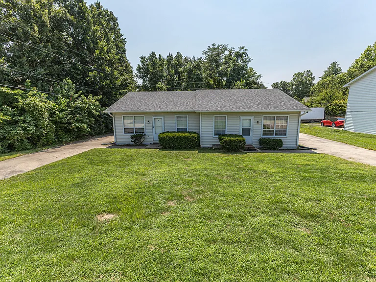 1600 W Amos Dr #B — Photo 2