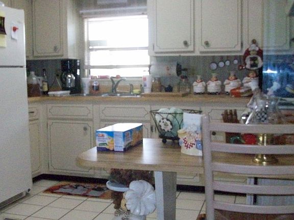 3rd image of 811 Tarpon Glen Ln