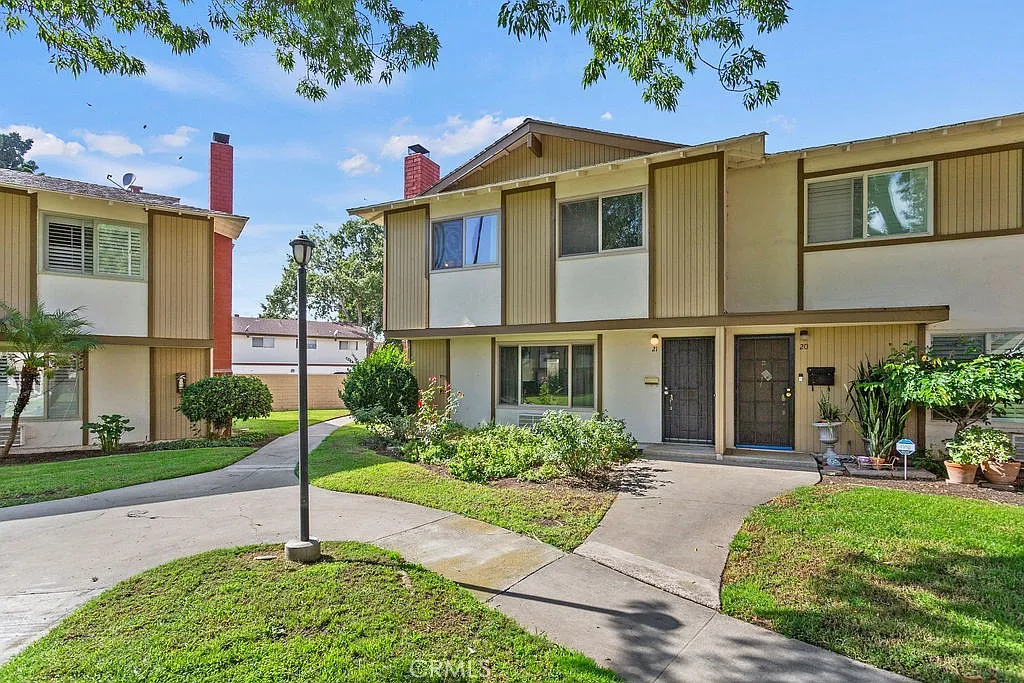 3 bed, 2.5 bath, 1392 sqft, $3,550 — Photo 1