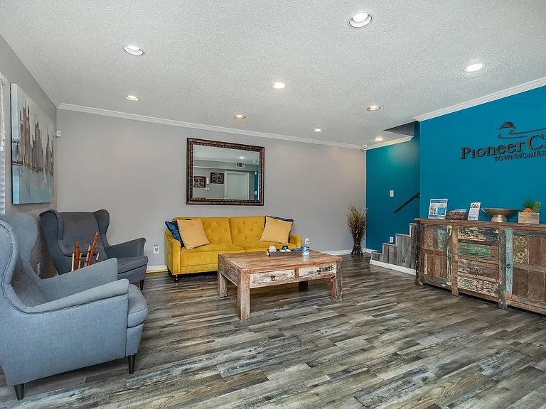Pioneer Creek Townhomes — Photo 13