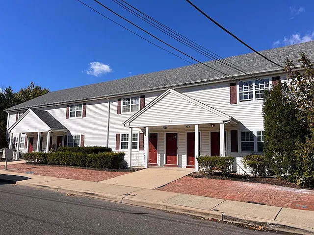 16 Lake St — Photo 2