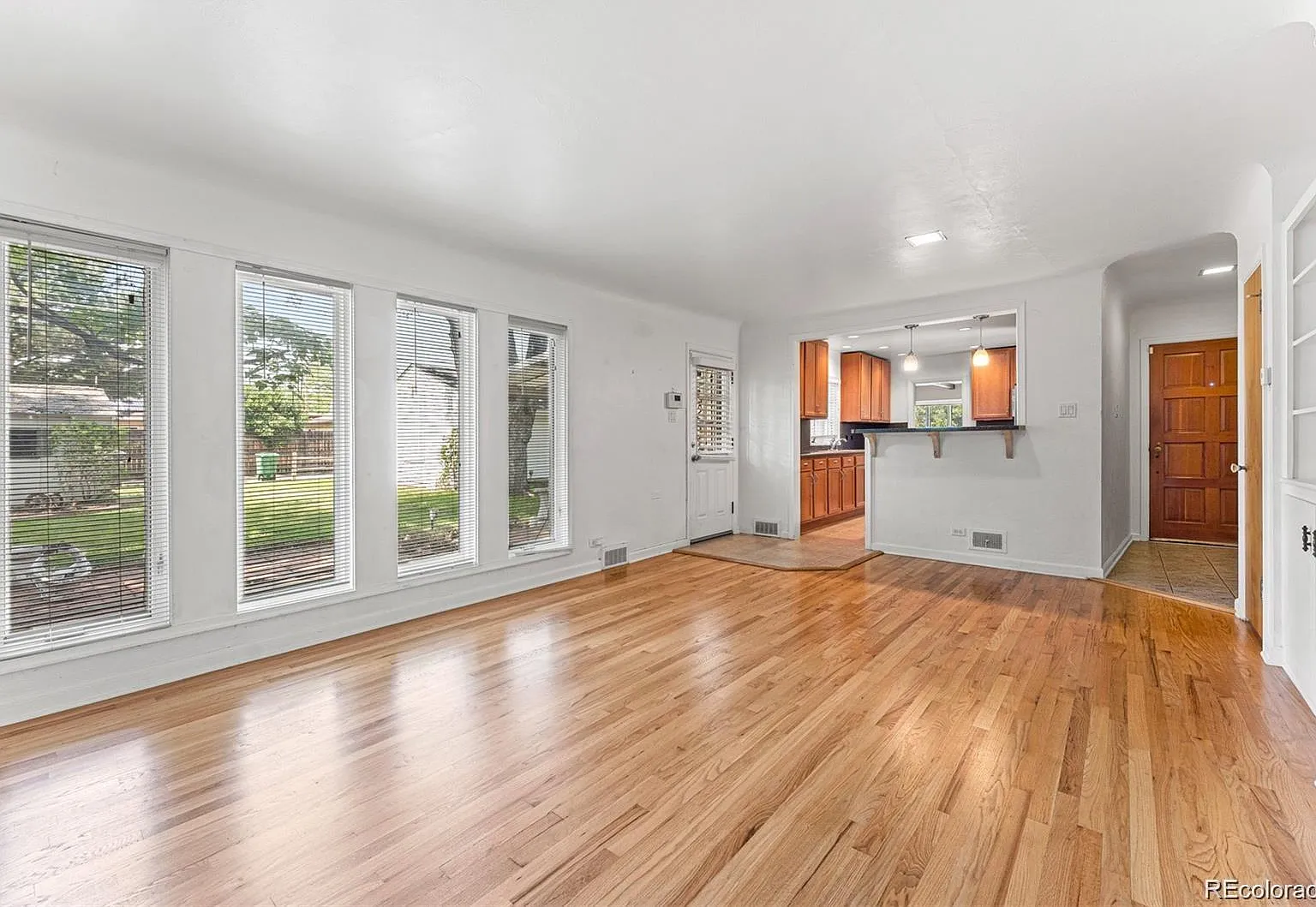 3 bed, 1.0 bath, 1700 sqft, $2,800 — Photo 2