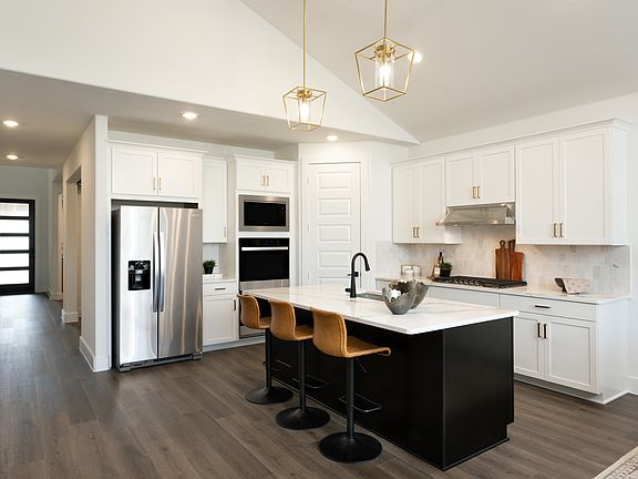 With a specious kitchen and large prep space, making meals has never been so easy.