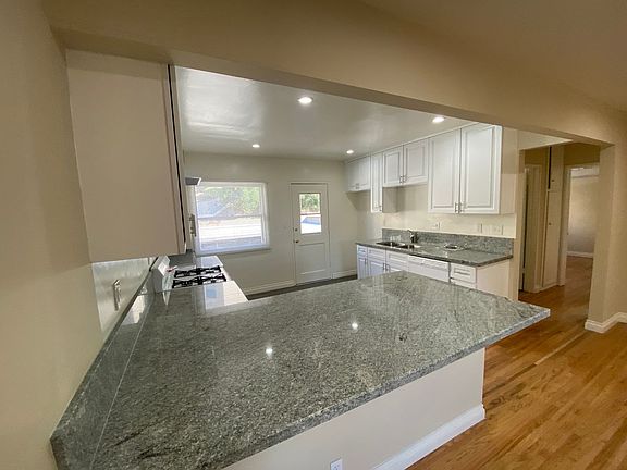 2nd image of 302 Sinclair Ave APT 10
