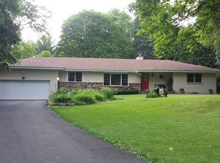 7416 Chesterfield Rd, Crystal Lake, IL 60012