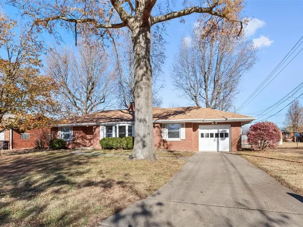 5503 La Motte Ln, Godfrey, IL 62035