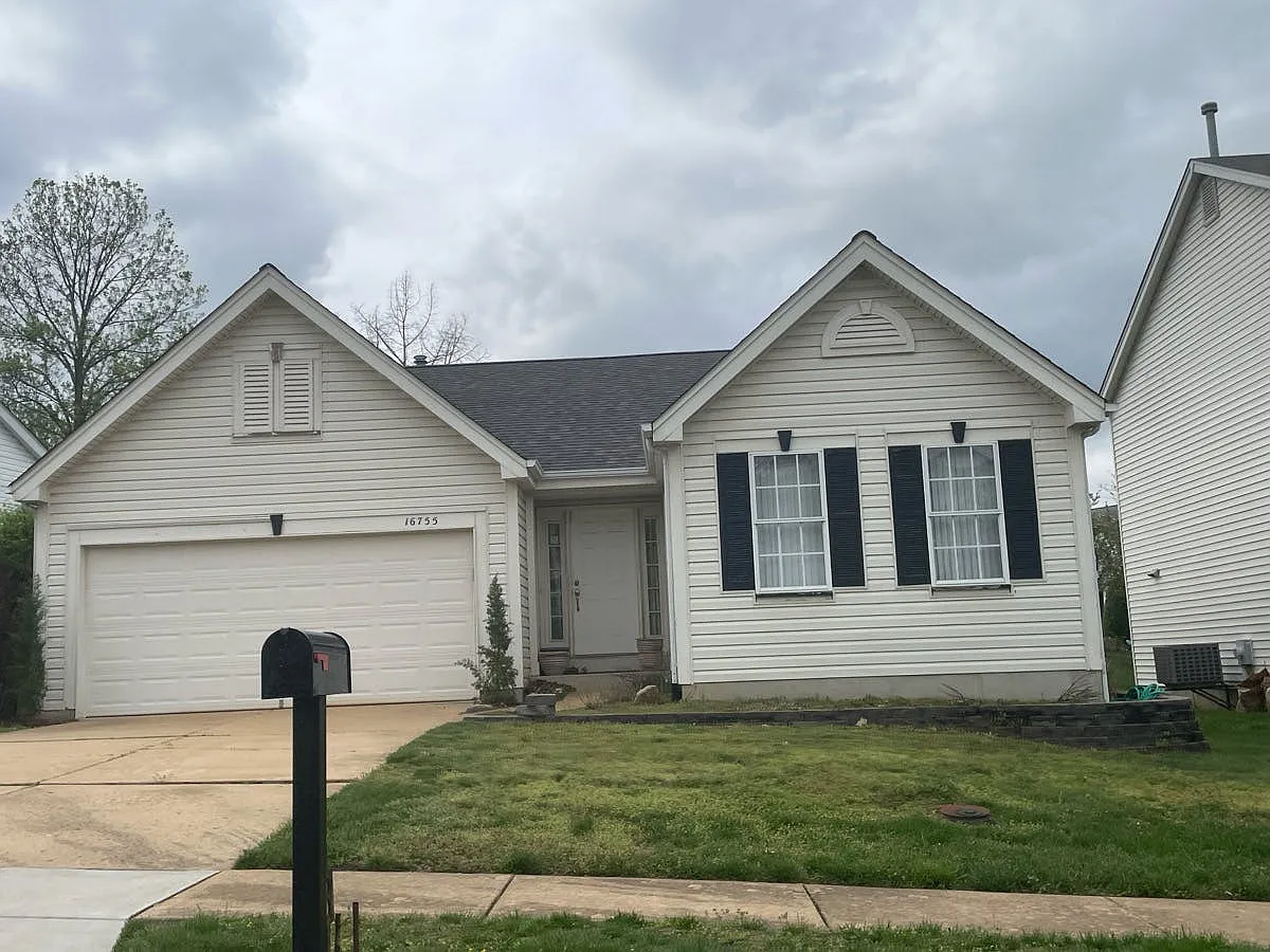 16755 Hickory Crest Dr photo 1