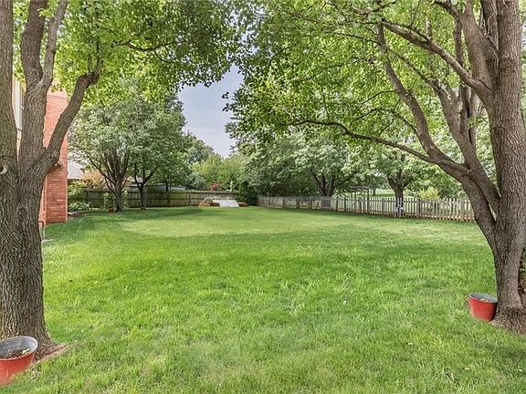 4th image of 11309 Kingsgate Ln
