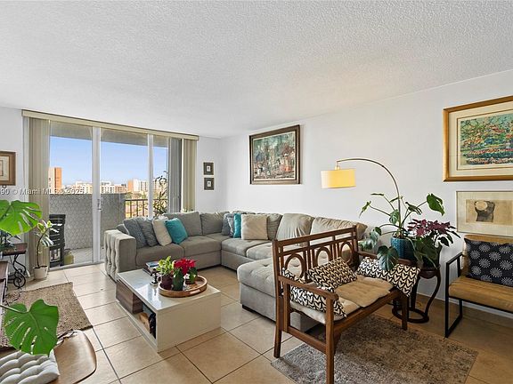 5th image of 2780 NE 183rd St APT 807