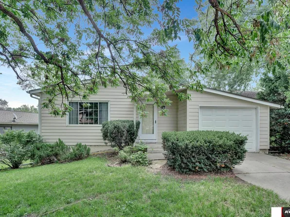 4816 Goldenrod Ln, Lincoln, NE 68512