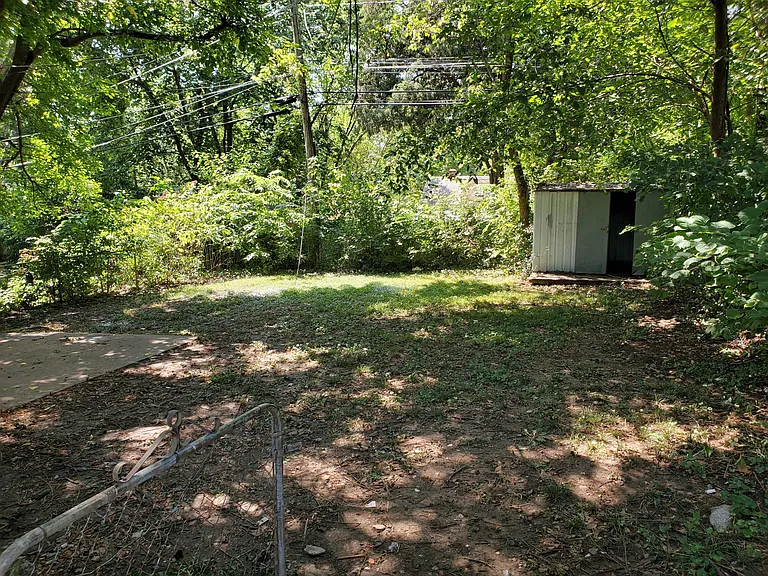 438 N Drury Ave — Photo 7