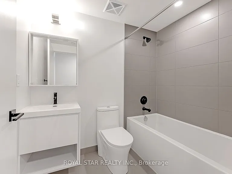 2 Augusta Ave #Penthouse 04 — Photo 7
