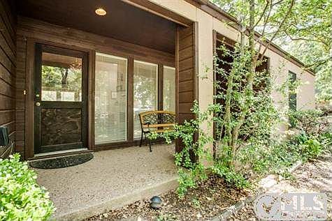 3rd image of 1912 Red Oak Dr